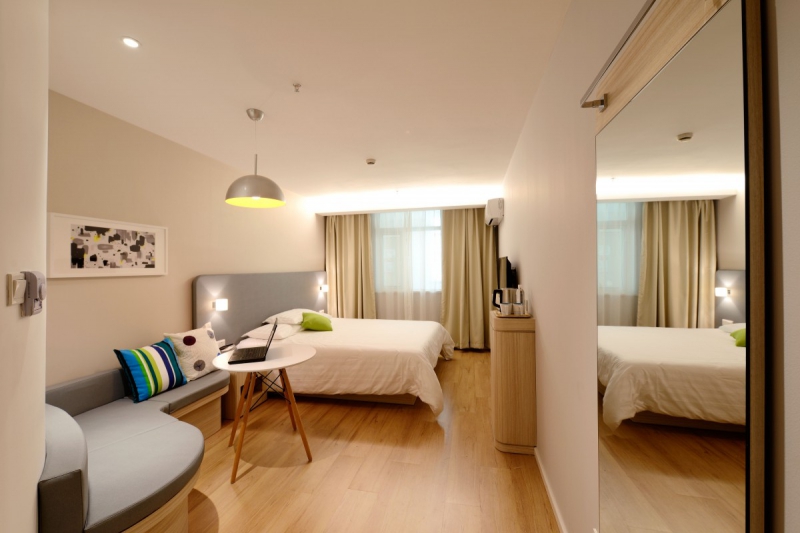 hotel-ARTIGUES-min_hotel_guest_room_new-634601